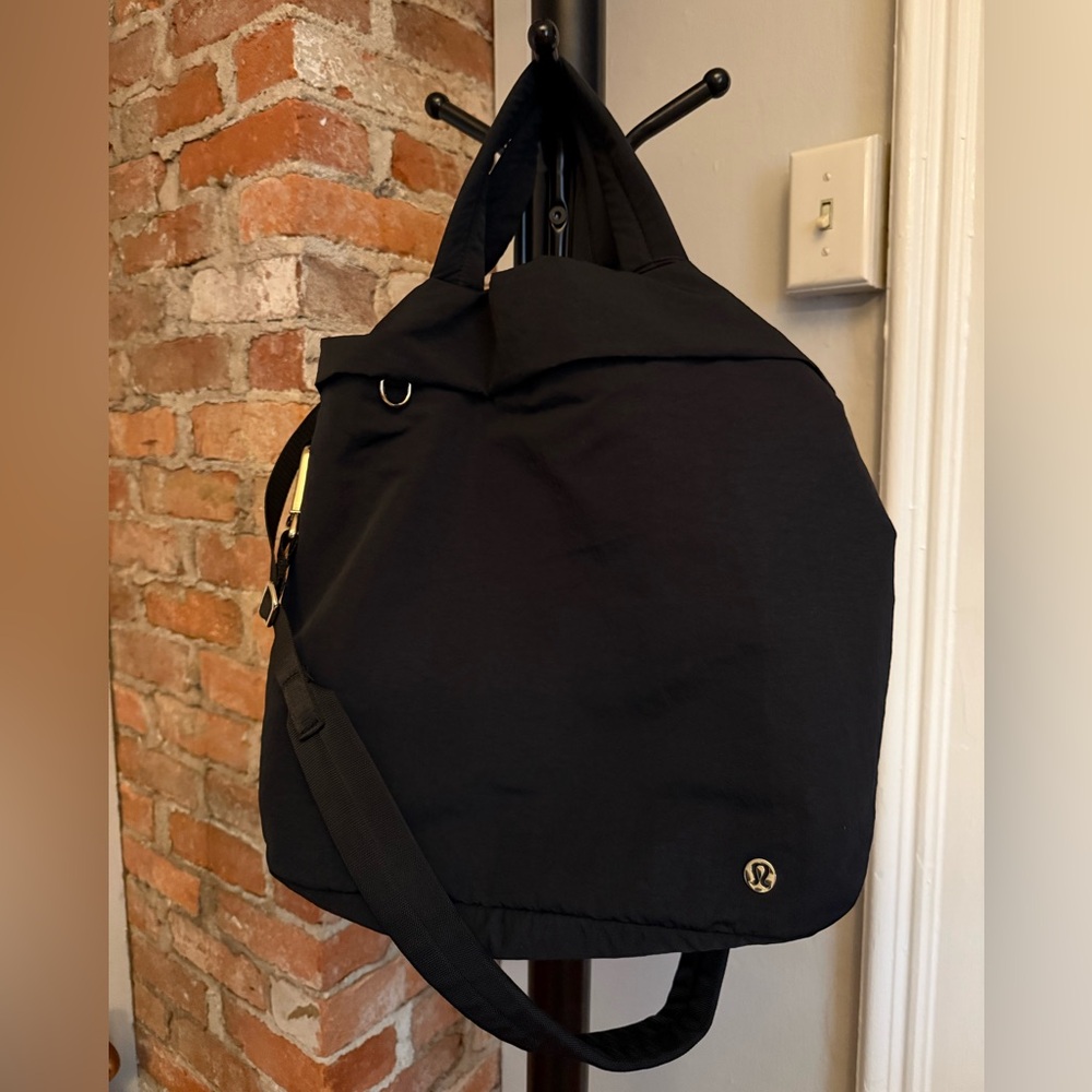 Lululemkn on my level athletic tote, weekend, overnight bag